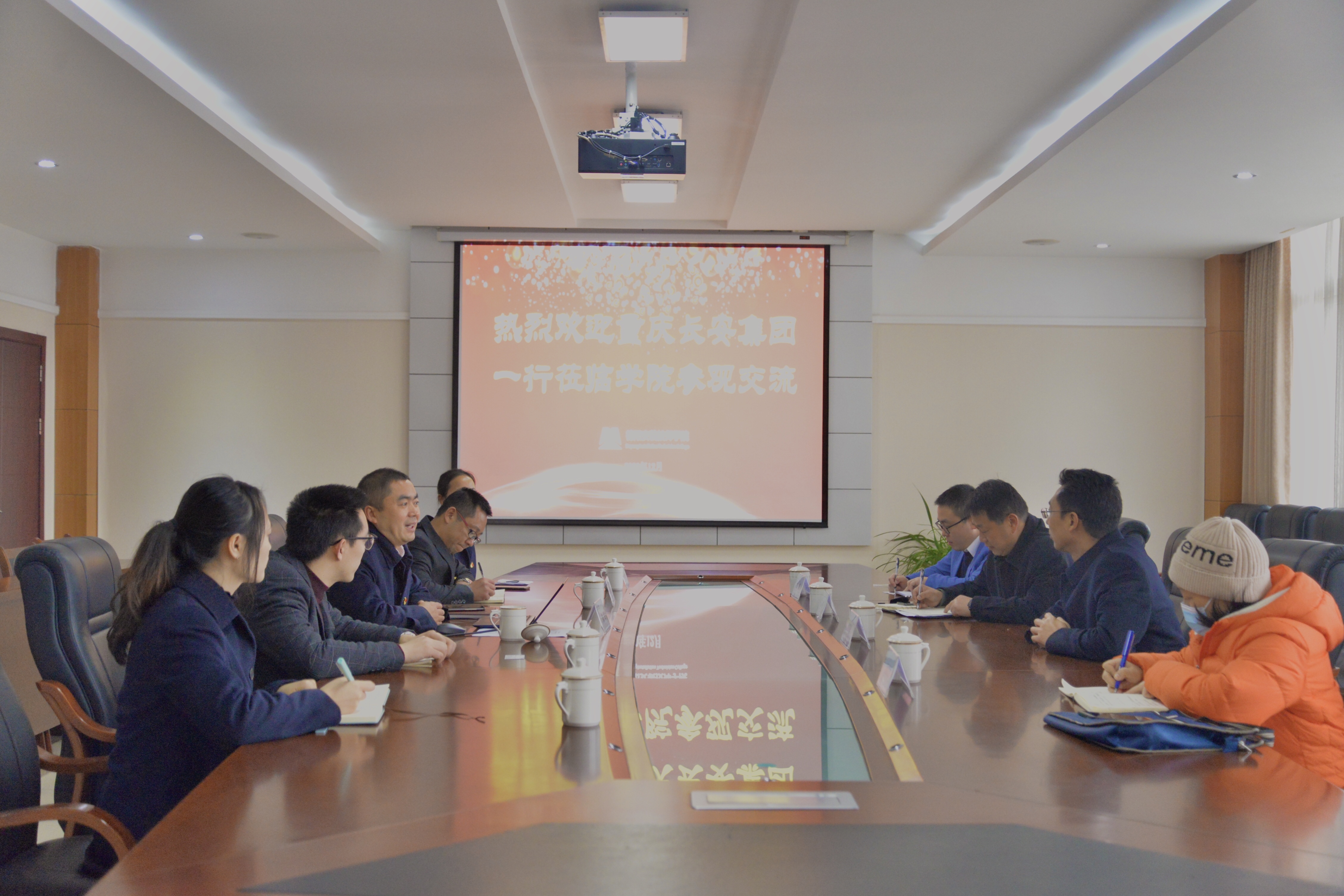 德阳市人社局、重庆长安集团一行莅临学院参观交流