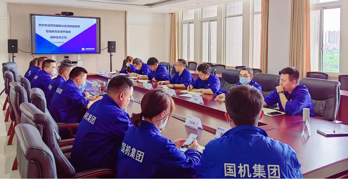 学院副院长何艺调研教育资源开发部工作